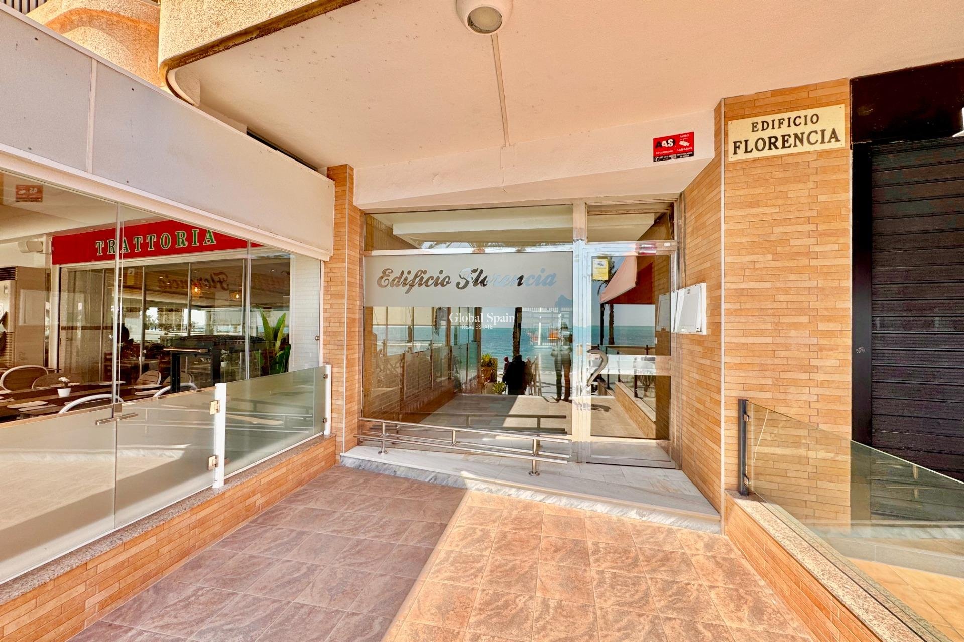 Wederverkoop - APPARTEMENT -
TORREVIEJA - Estacion de autobuses
