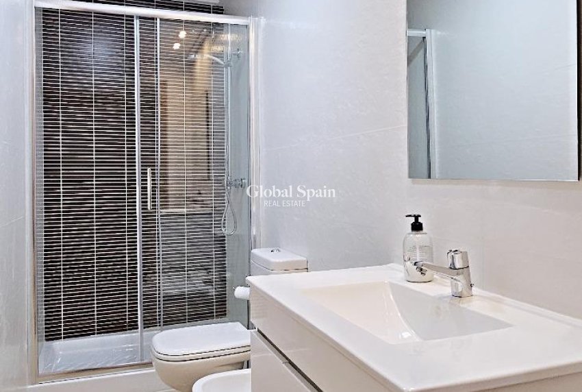 Wederverkoop - APPARTEMENT -
TORREVIEJA - Estacion de autobuses