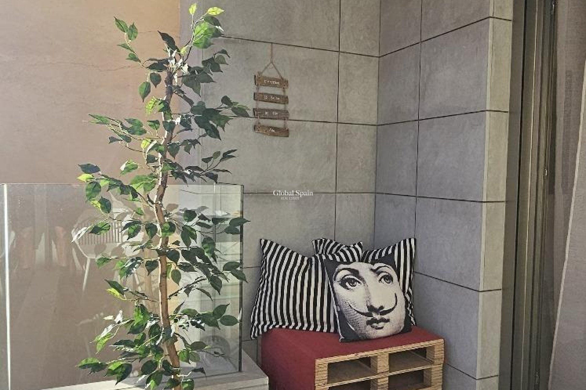Wederverkoop - APPARTEMENT -
TORREVIEJA - Estacion de autobuses