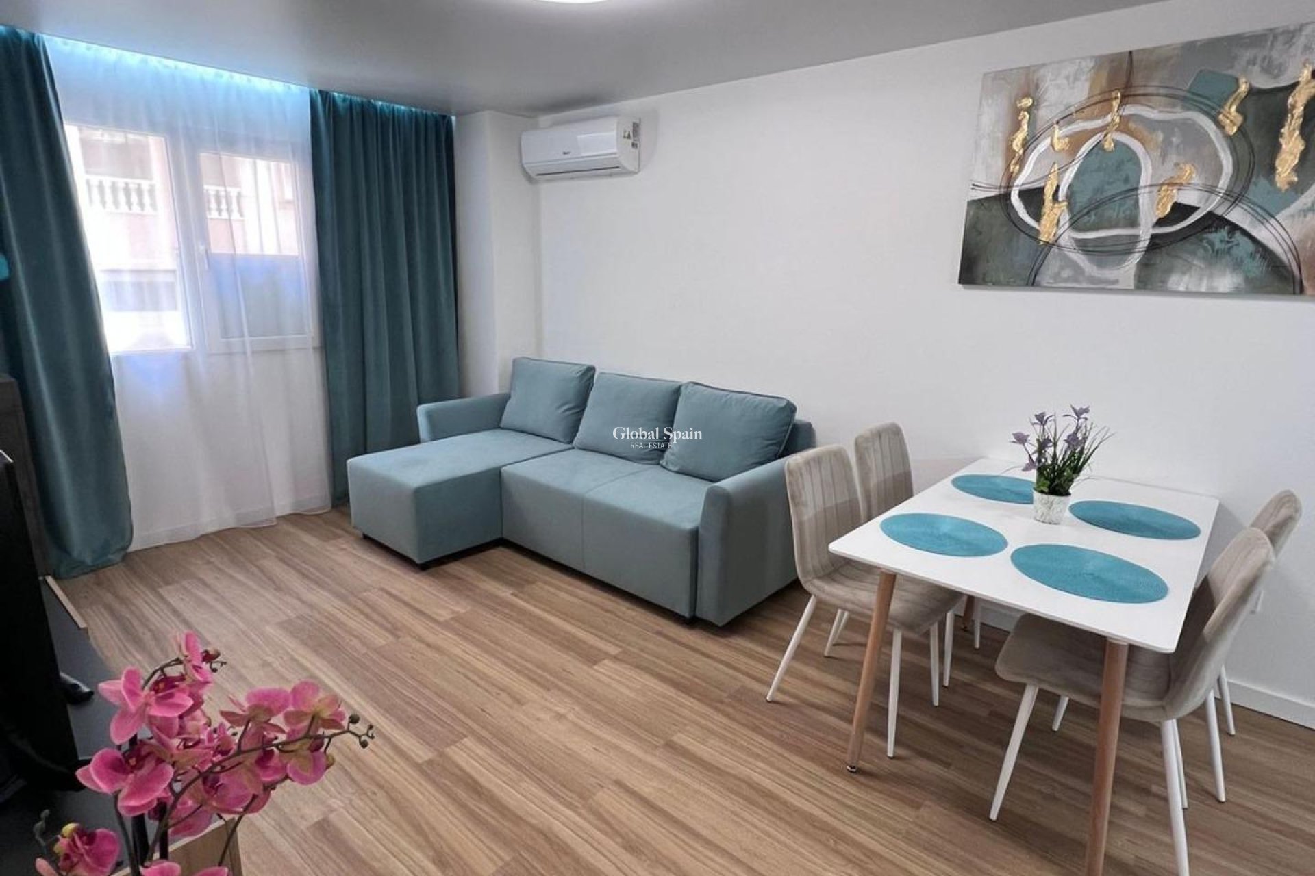 Wederverkoop - APPARTEMENT -
TORREVIEJA - Estacion de autobuses