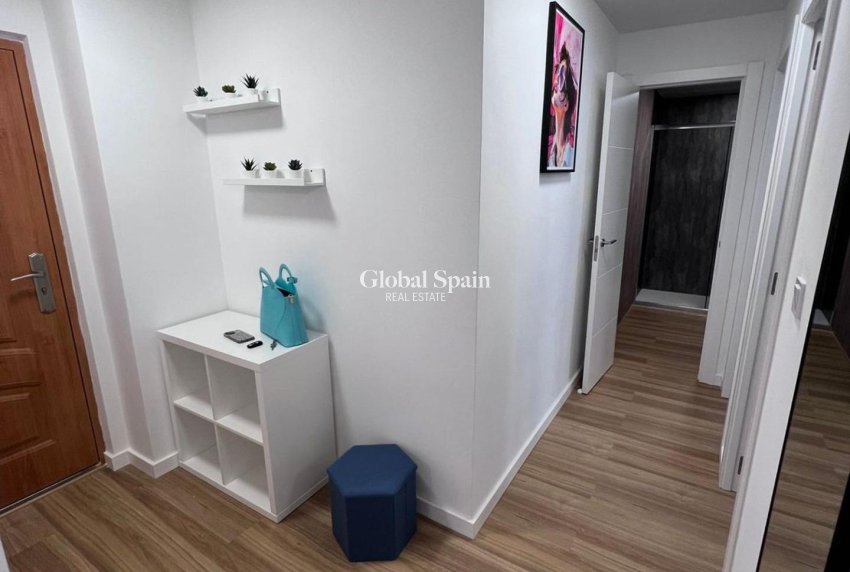 Wederverkoop - APPARTEMENT -
TORREVIEJA - Estacion de autobuses