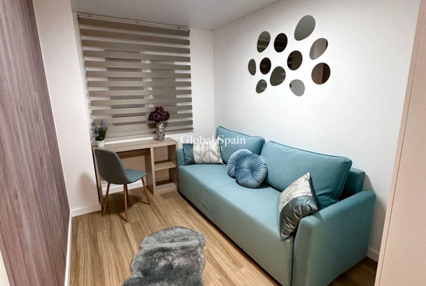 Wederverkoop - APPARTEMENT -
TORREVIEJA - Estacion de autobuses