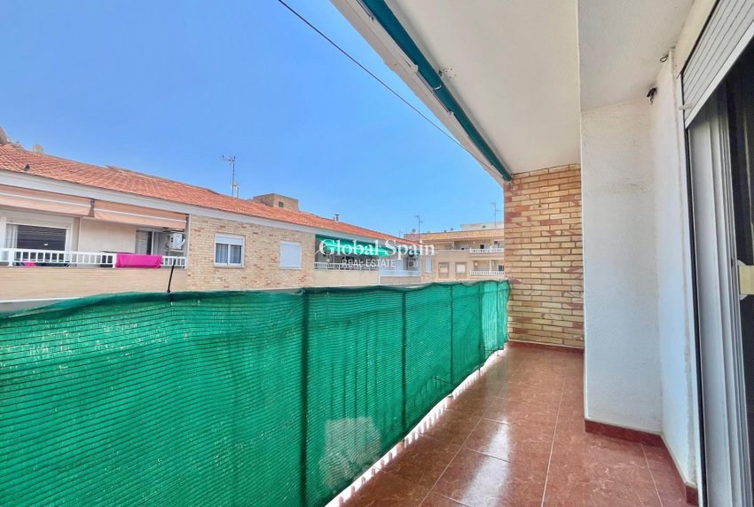 Wederverkoop - APPARTEMENT -
TORREVIEJA - Estacion de autobuses