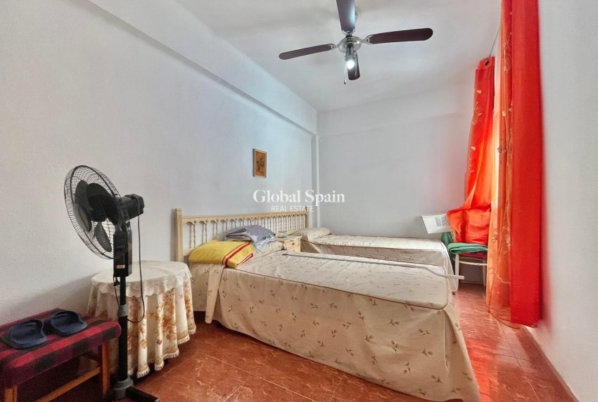 Wederverkoop - APPARTEMENT -
TORREVIEJA - Estacion de autobuses