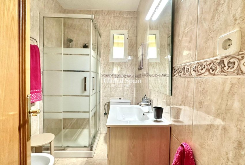 Wederverkoop - APPARTEMENT -
TORREVIEJA - Estacion de autobuses