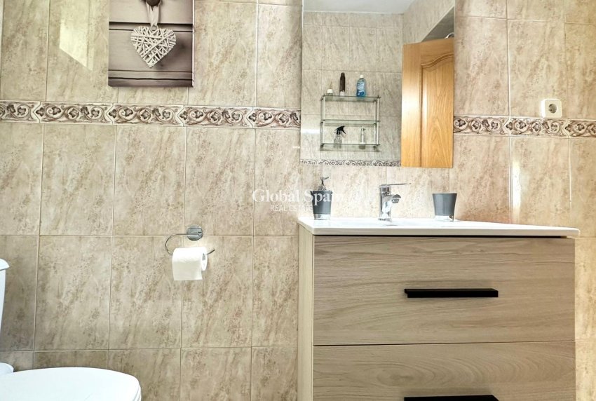 Wederverkoop - APPARTEMENT -
TORREVIEJA - Estacion de autobuses