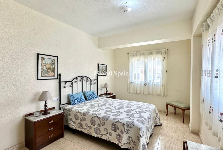 Wederverkoop - APPARTEMENT -
TORREVIEJA - Estacion de autobuses