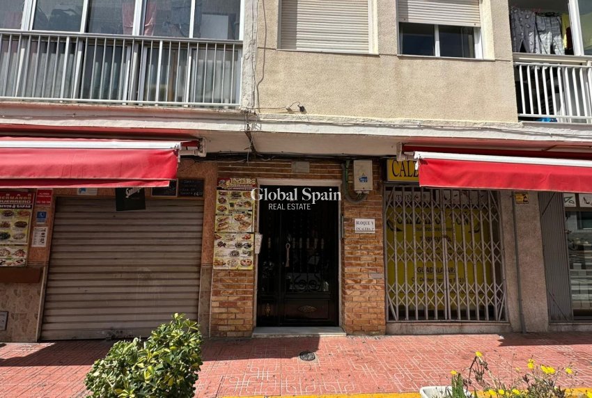 Wederverkoop - APPARTEMENT -
TORREVIEJA - Estacion de autobuses