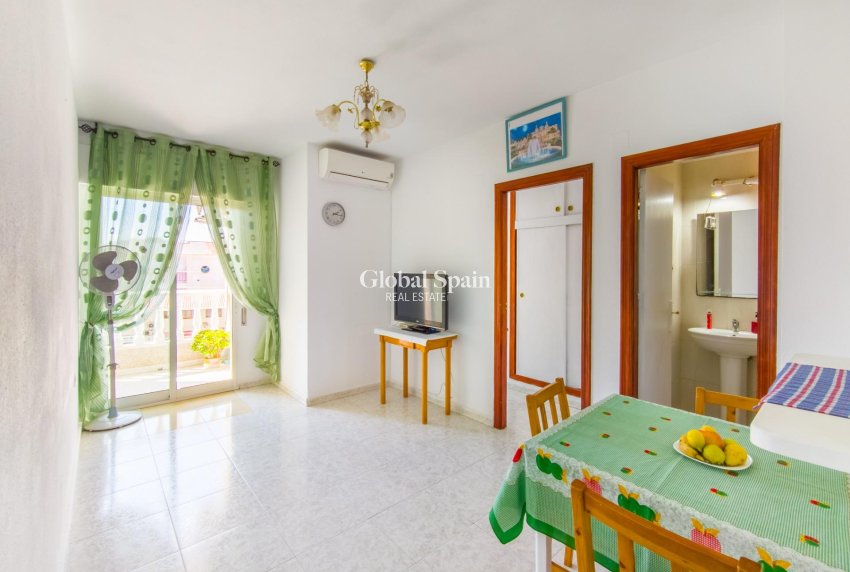 Wederverkoop - APPARTEMENT -
TORREVIEJA - Estacion de autobuses