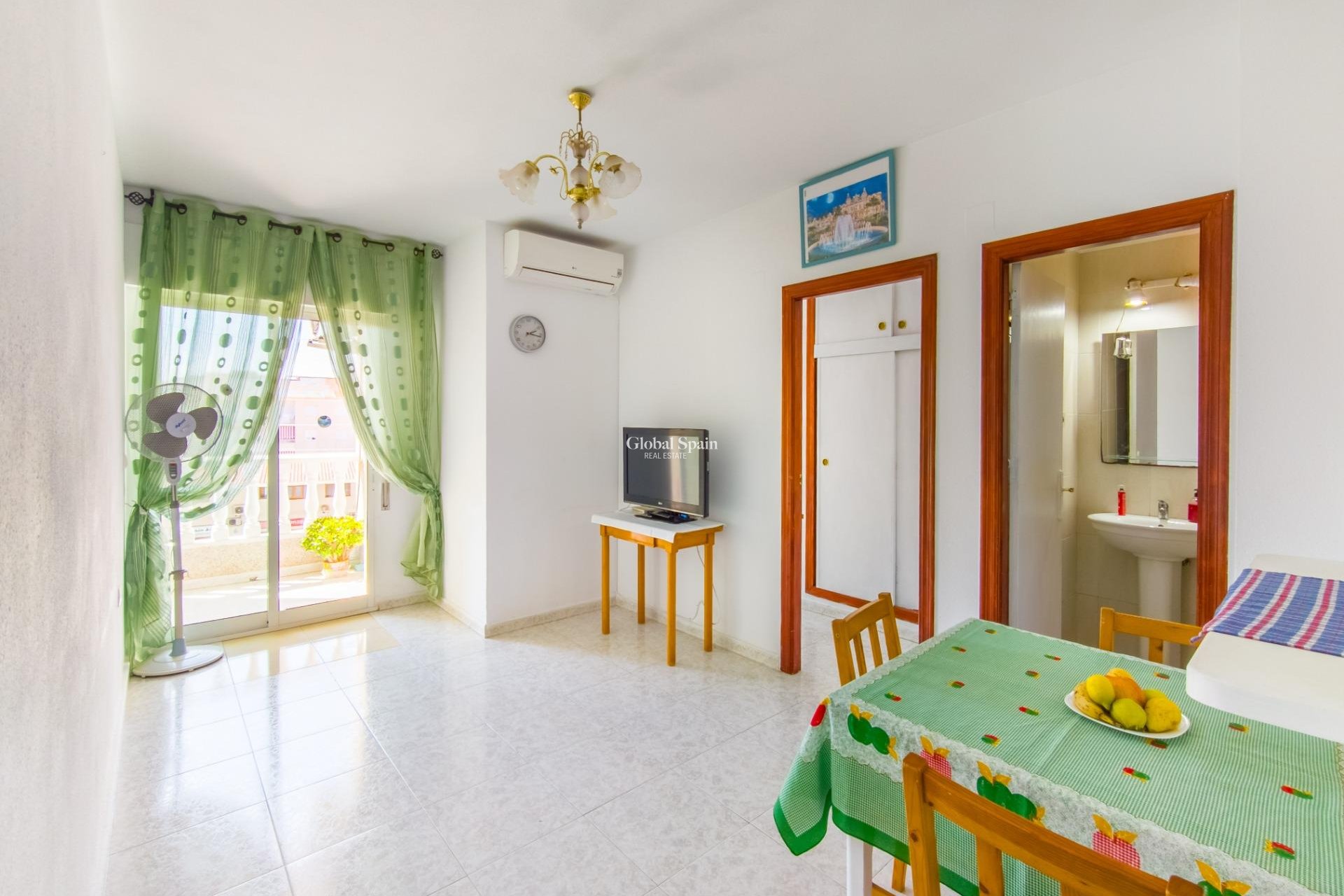 Wederverkoop - APPARTEMENT -
TORREVIEJA - Estacion de autobuses