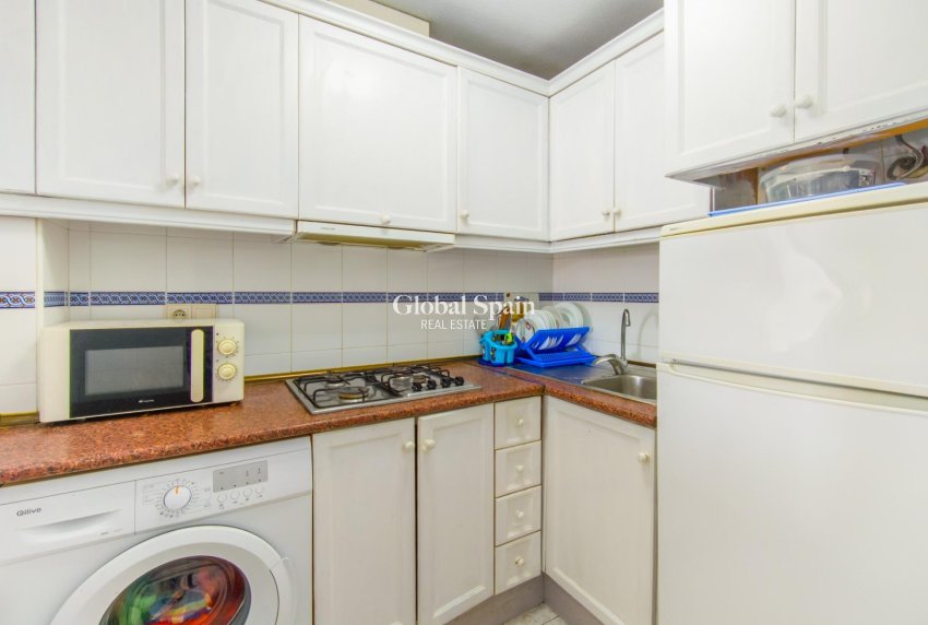 Wederverkoop - APPARTEMENT -
TORREVIEJA - Estacion de autobuses