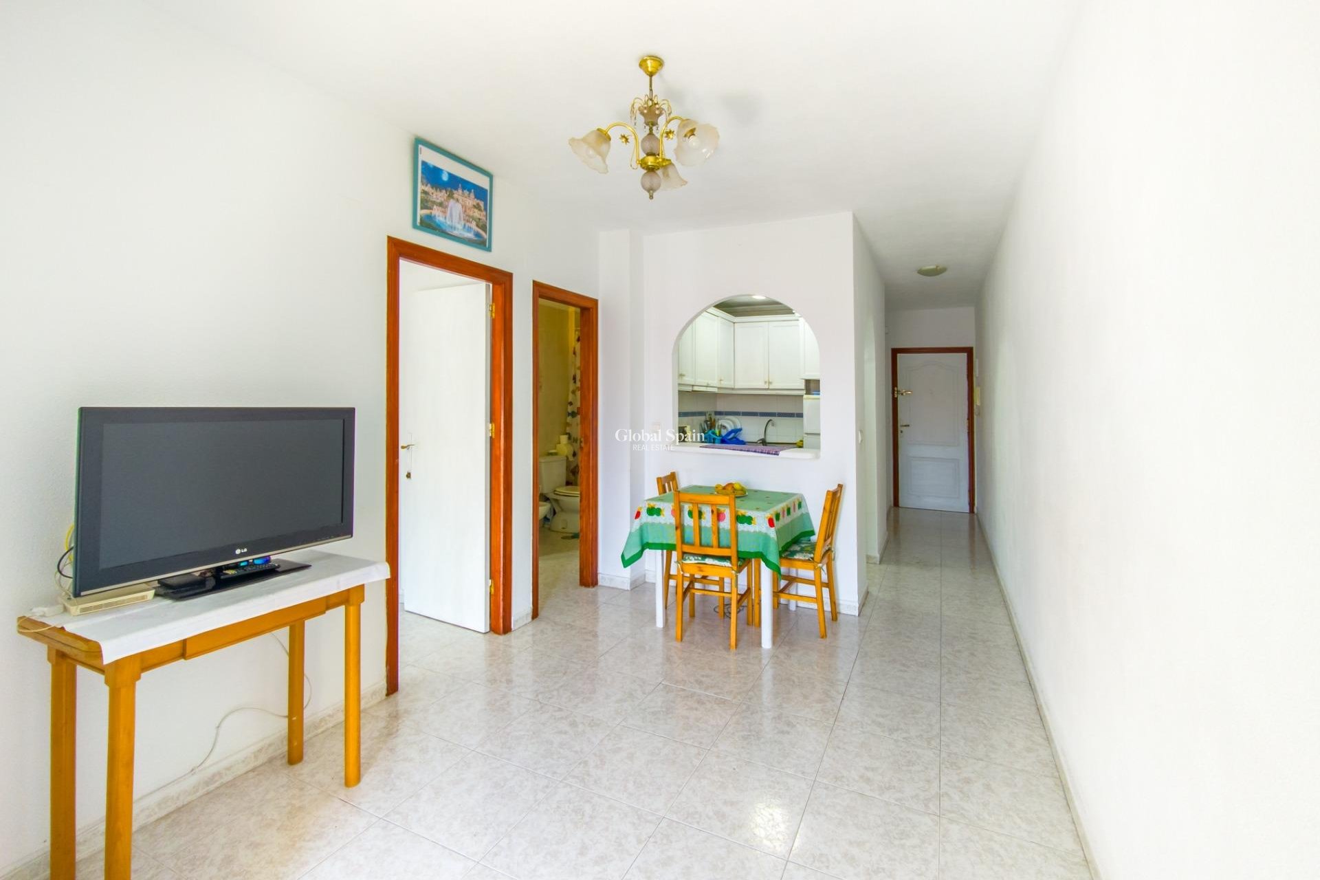 Wederverkoop - APPARTEMENT -
TORREVIEJA - Estacion de autobuses