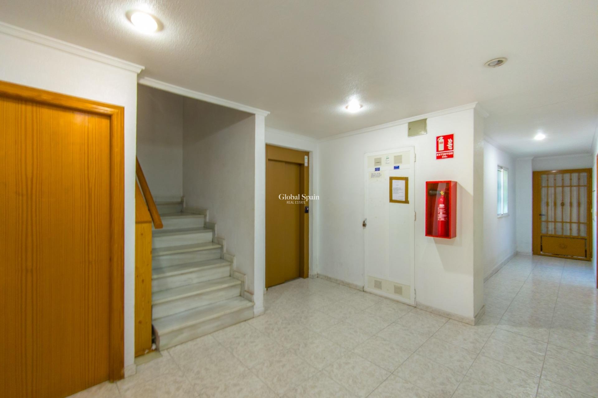 Wederverkoop - APPARTEMENT -
TORREVIEJA - Estacion de autobuses