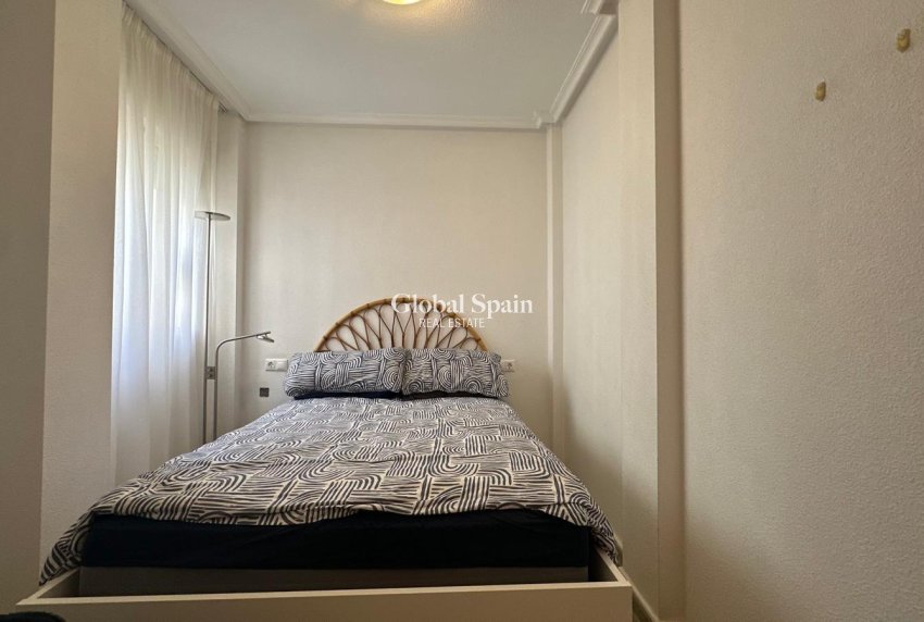 Wederverkoop - APPARTEMENT -
TORREVIEJA - Estacion de autobuses