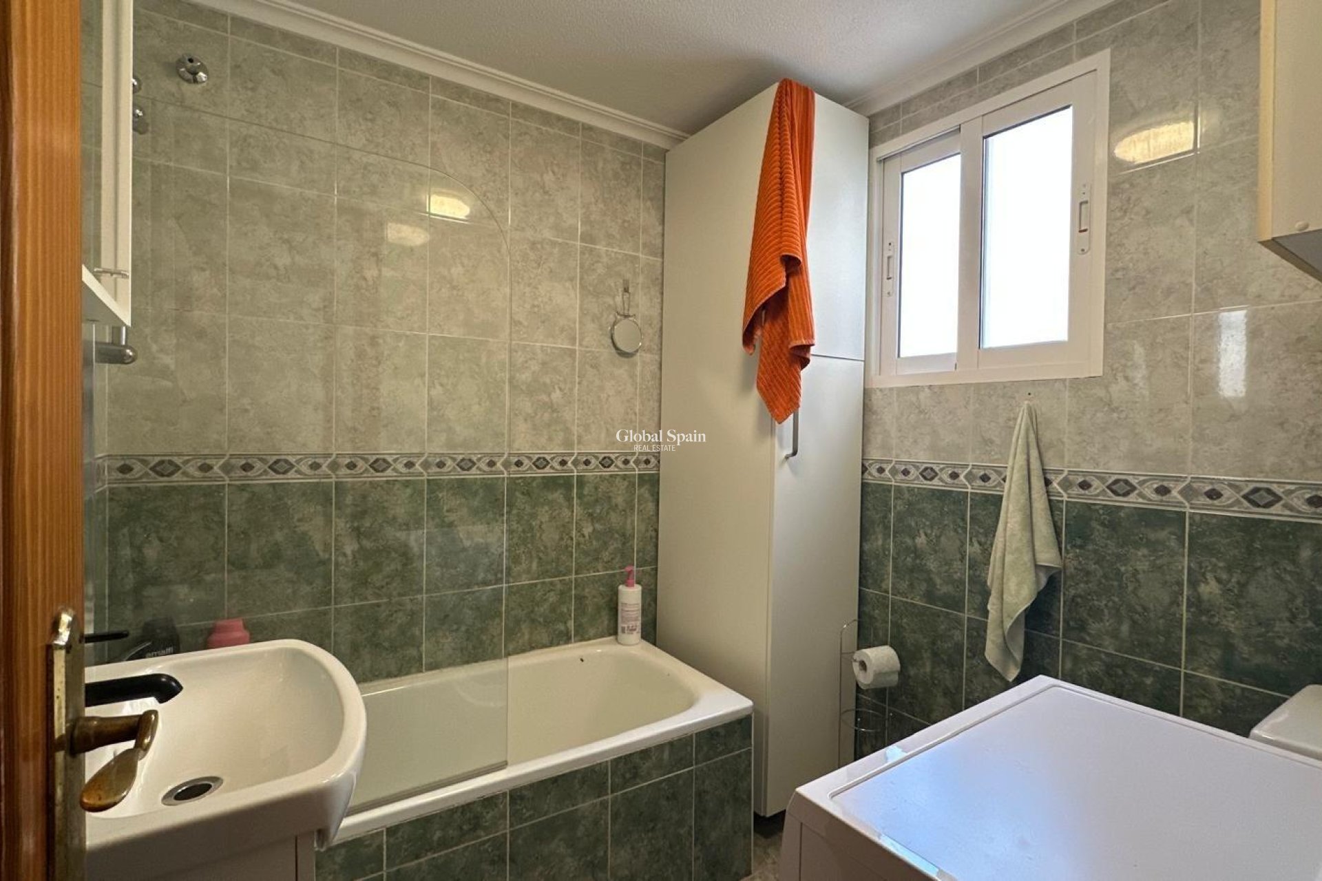 Wederverkoop - APPARTEMENT -
TORREVIEJA - Estacion de autobuses
