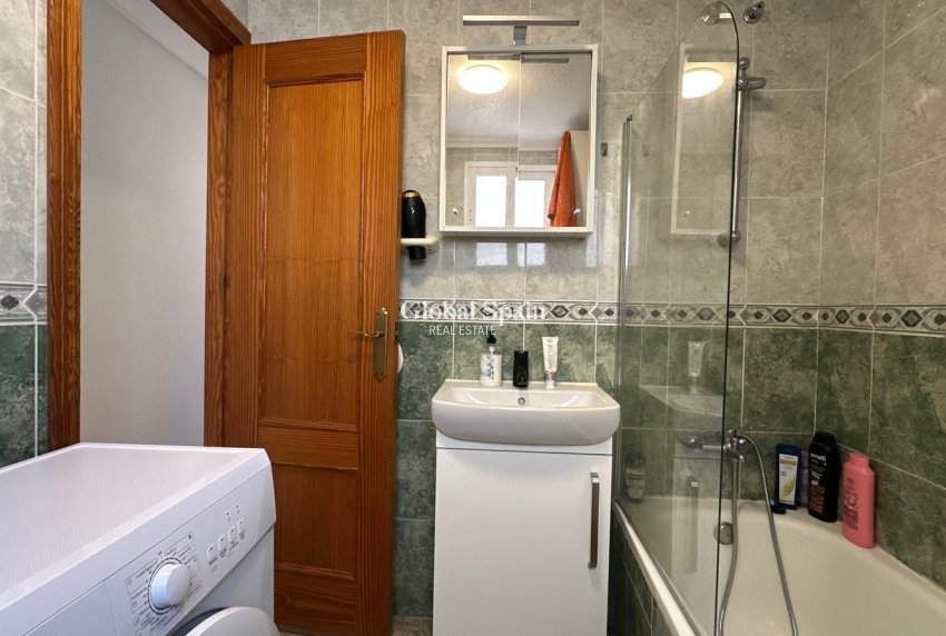 Wederverkoop - APPARTEMENT -
TORREVIEJA - Estacion de autobuses