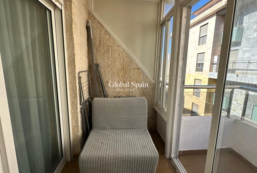 Wederverkoop - APPARTEMENT -
TORREVIEJA - Estacion de autobuses