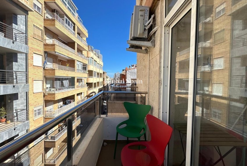 Wederverkoop - APPARTEMENT -
TORREVIEJA - Estacion de autobuses