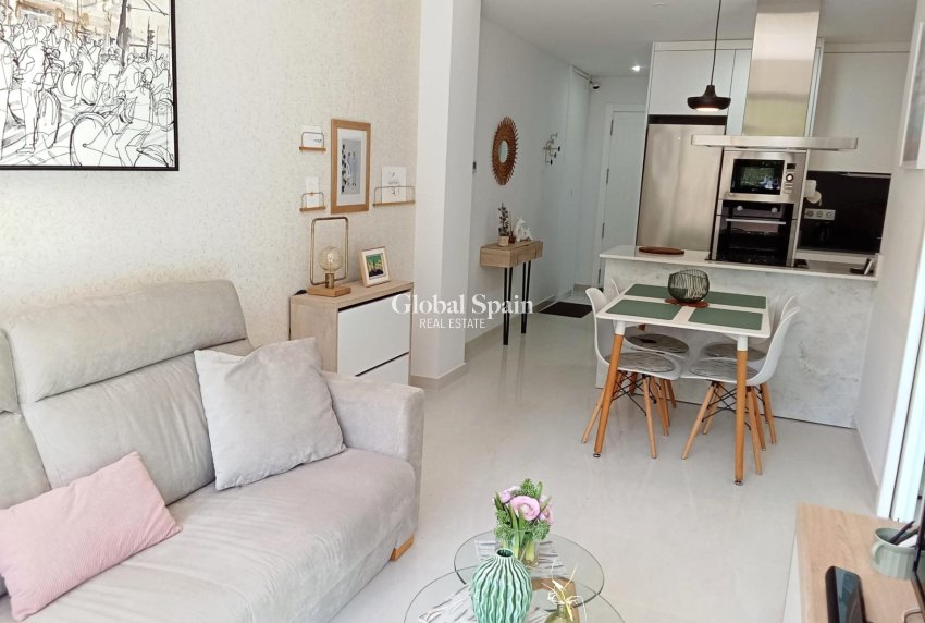 Wederverkoop - APPARTEMENT -
TORREVIEJA - Estacion de autobuses