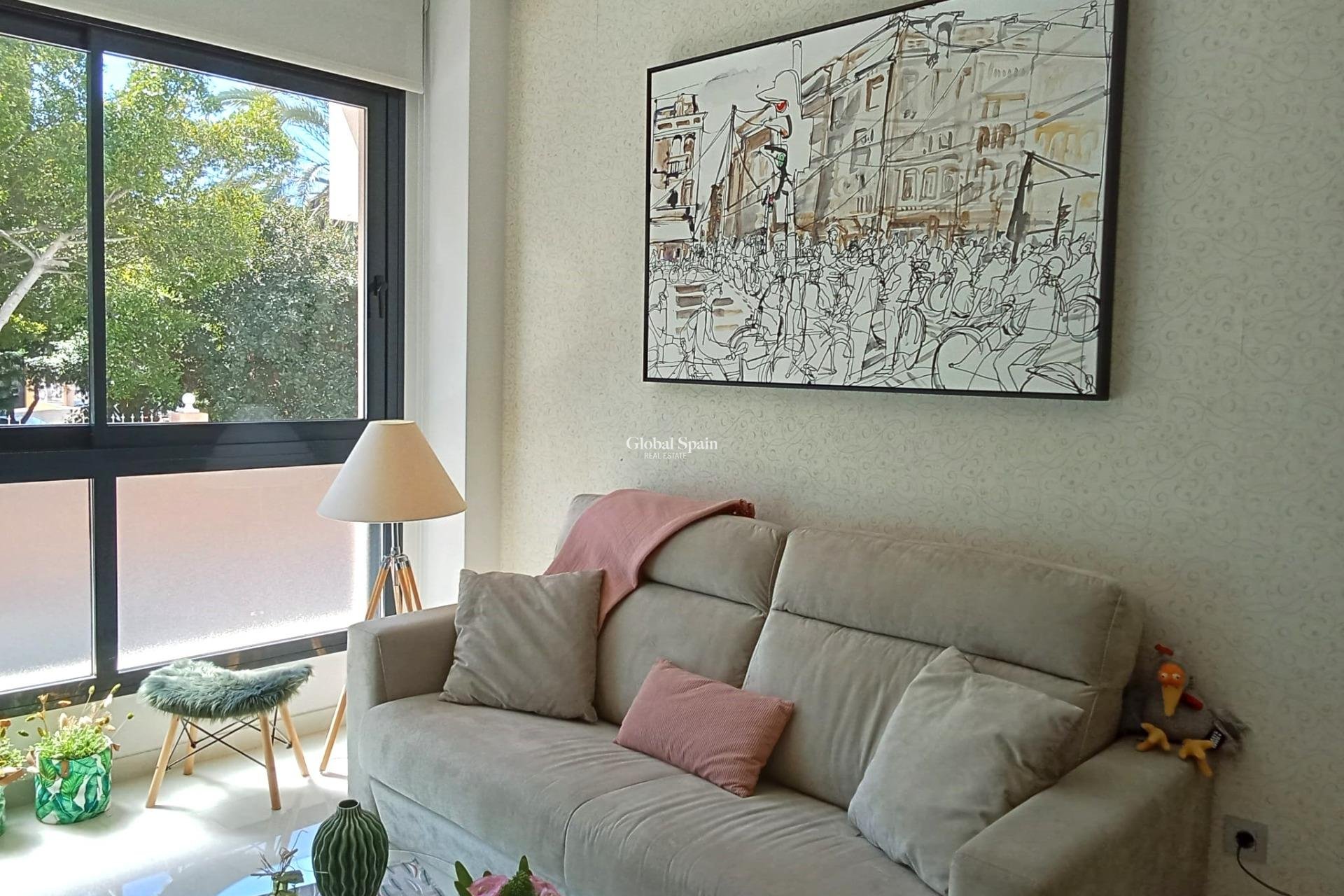 Wederverkoop - APPARTEMENT -
TORREVIEJA - Estacion de autobuses