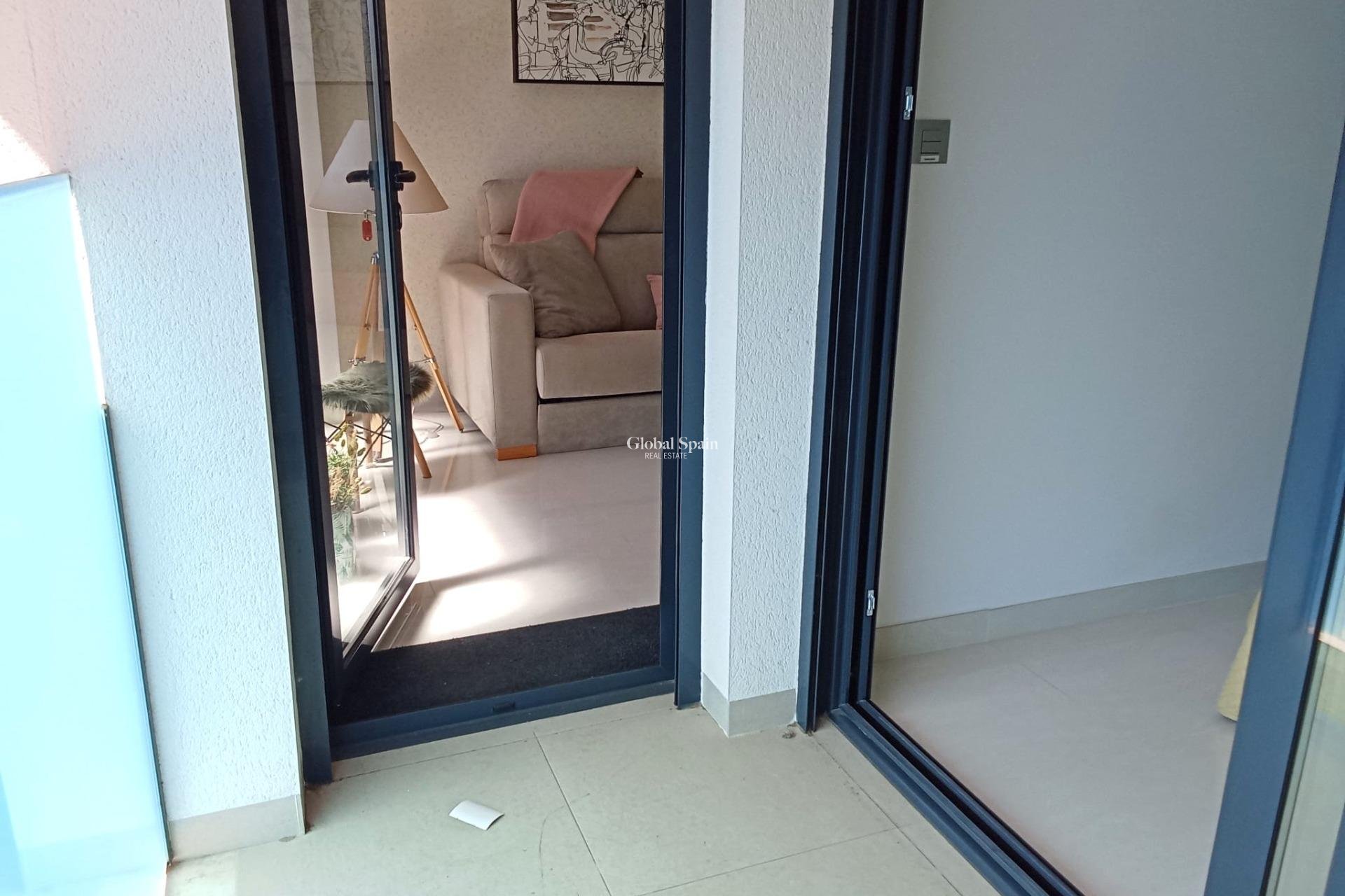 Wederverkoop - APPARTEMENT -
TORREVIEJA - Estacion de autobuses