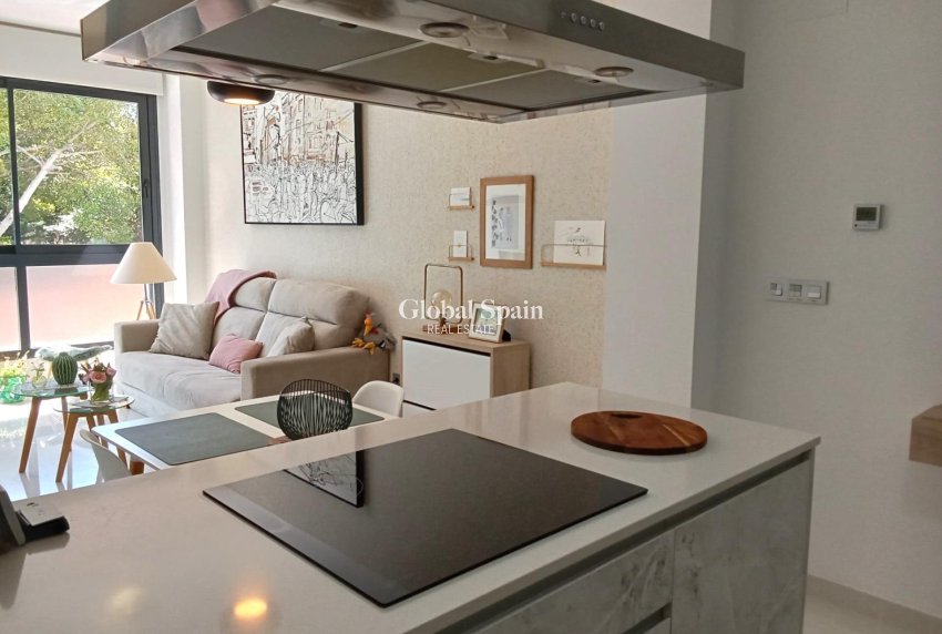 Wederverkoop - APPARTEMENT -
TORREVIEJA - Estacion de autobuses