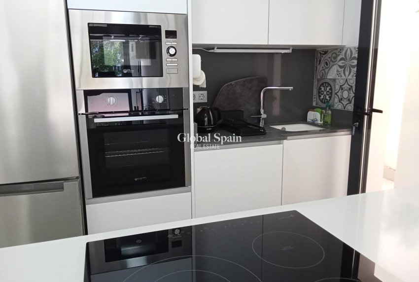 Wederverkoop - APPARTEMENT -
TORREVIEJA - Estacion de autobuses