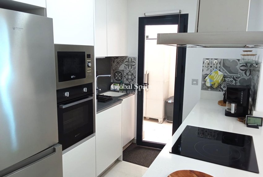 Wederverkoop - APPARTEMENT -
TORREVIEJA - Estacion de autobuses
