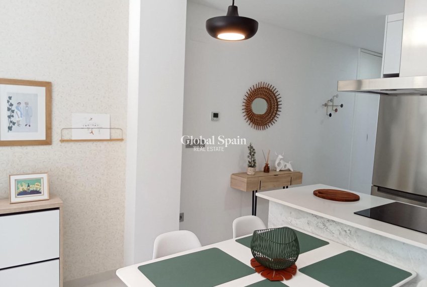 Wederverkoop - APPARTEMENT -
TORREVIEJA - Estacion de autobuses