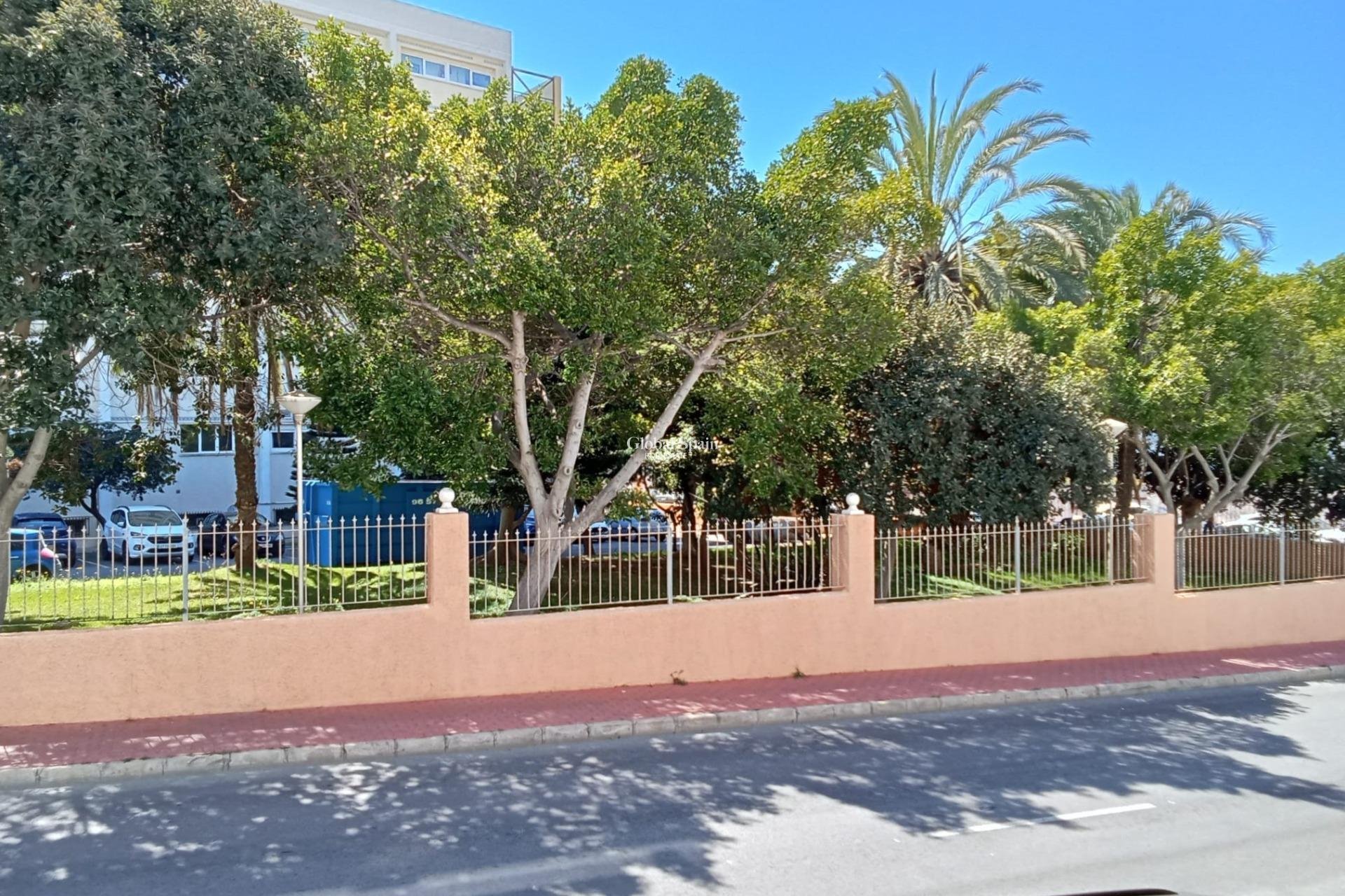 Wederverkoop - APPARTEMENT -
TORREVIEJA - Estacion de autobuses