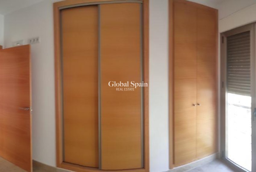 Wederverkoop - APPARTEMENT -
TORREVIEJA - Estacion de autobuses