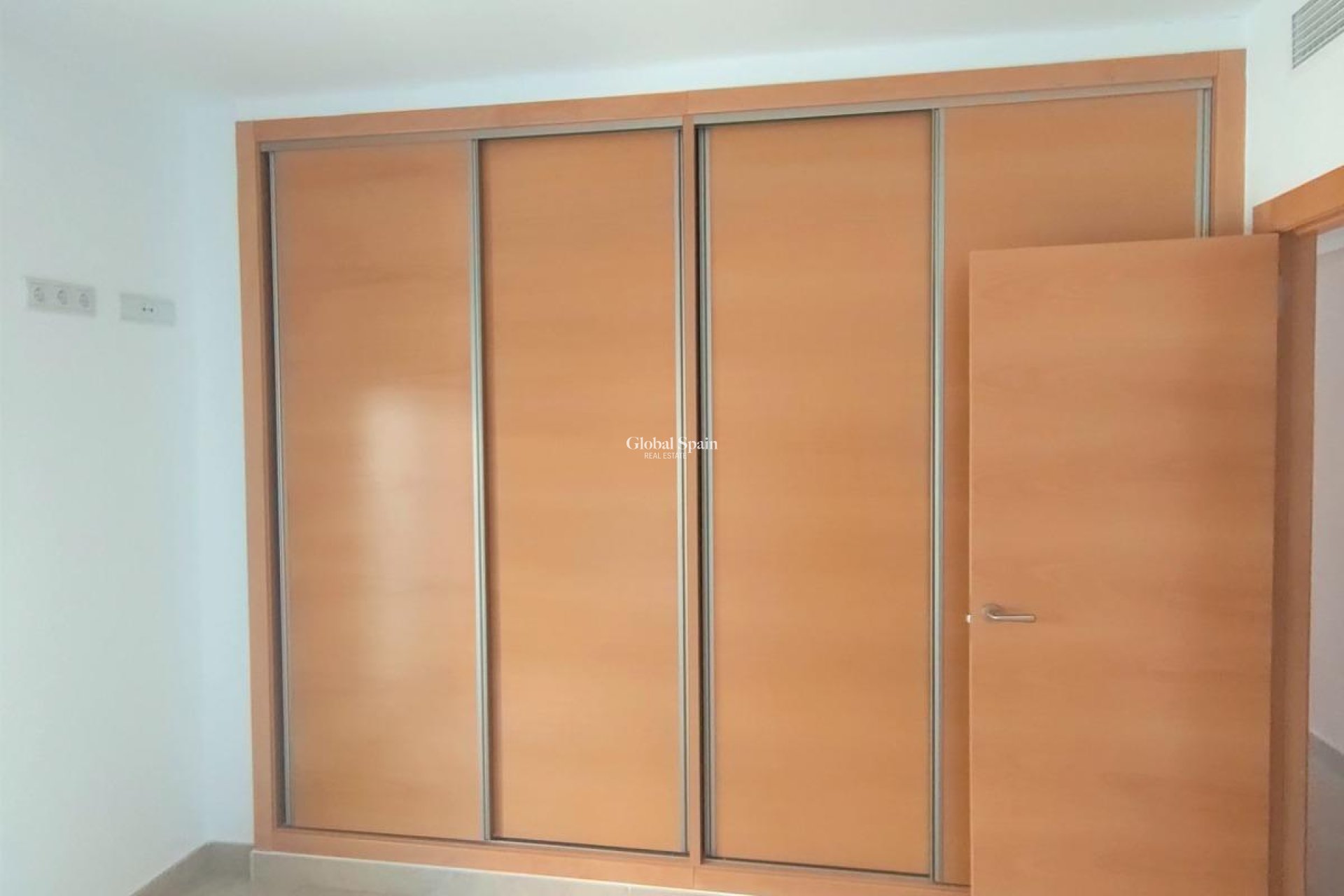 Wederverkoop - APPARTEMENT -
TORREVIEJA - Estacion de autobuses