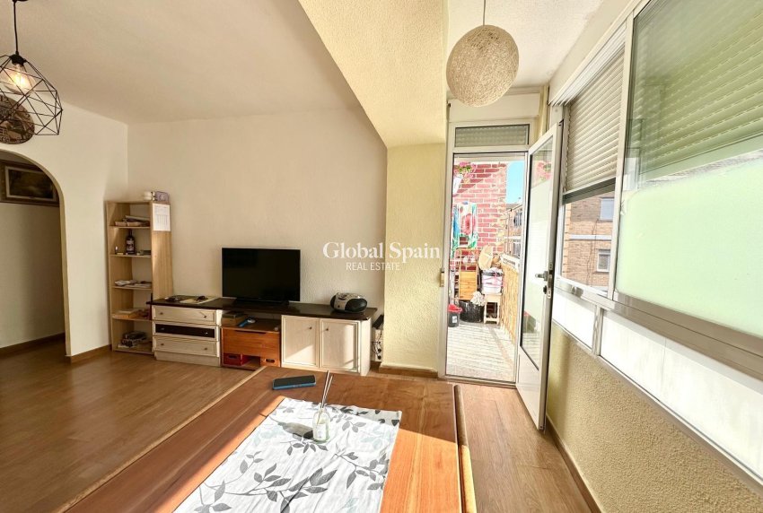 Wederverkoop - APPARTEMENT -
TORREVIEJA - Estacion de autobuses