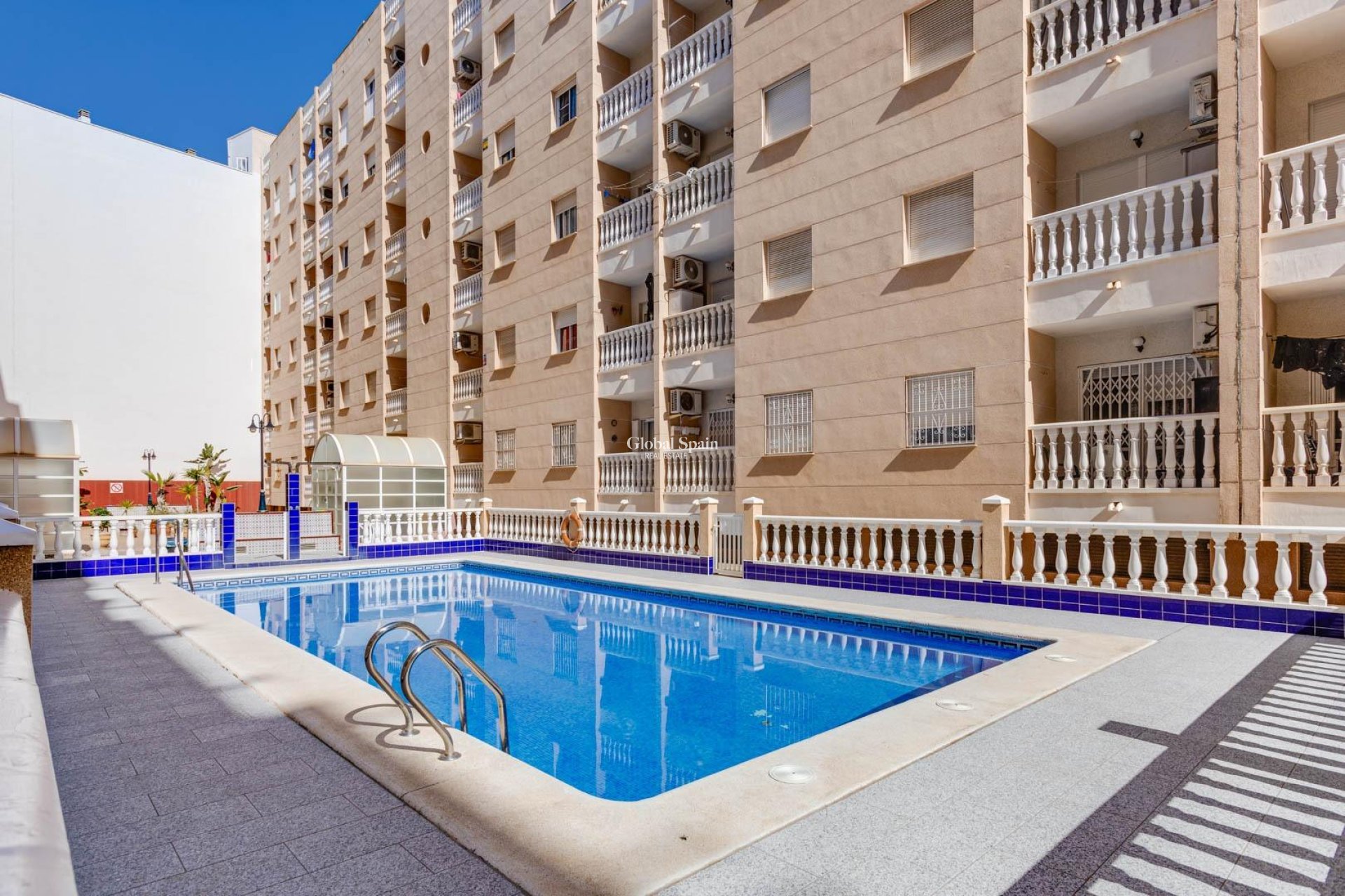 Wederverkoop - APPARTEMENT -
TORREVIEJA - Estacion de autobuses