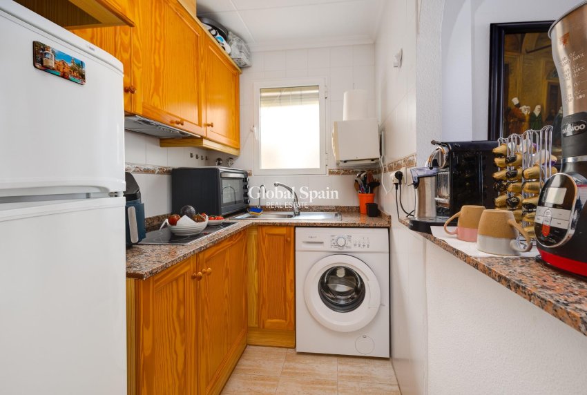 Wederverkoop - APPARTEMENT -
TORREVIEJA - Estacion de autobuses