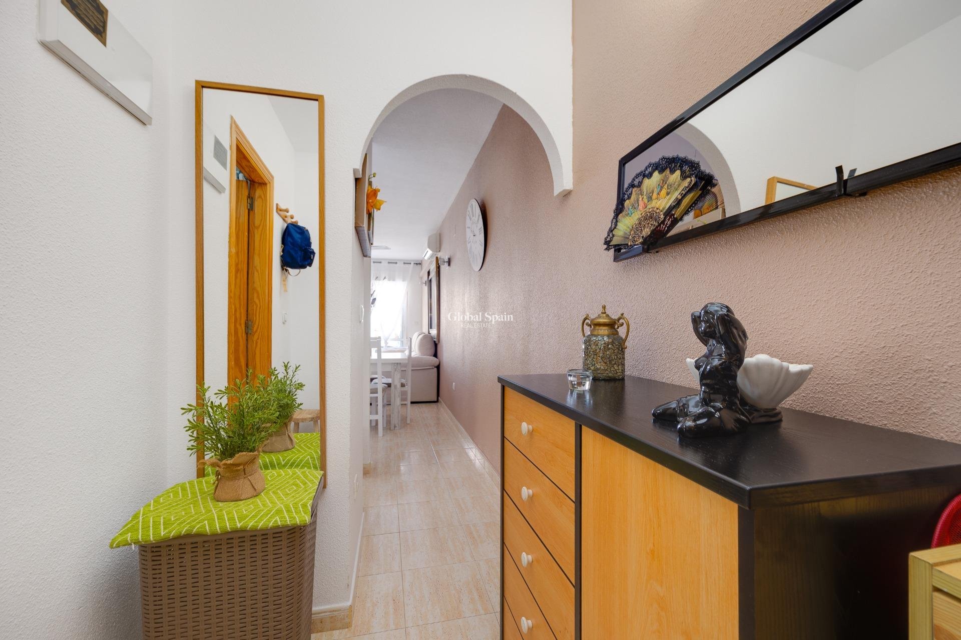 Wederverkoop - APPARTEMENT -
TORREVIEJA - Estacion de autobuses