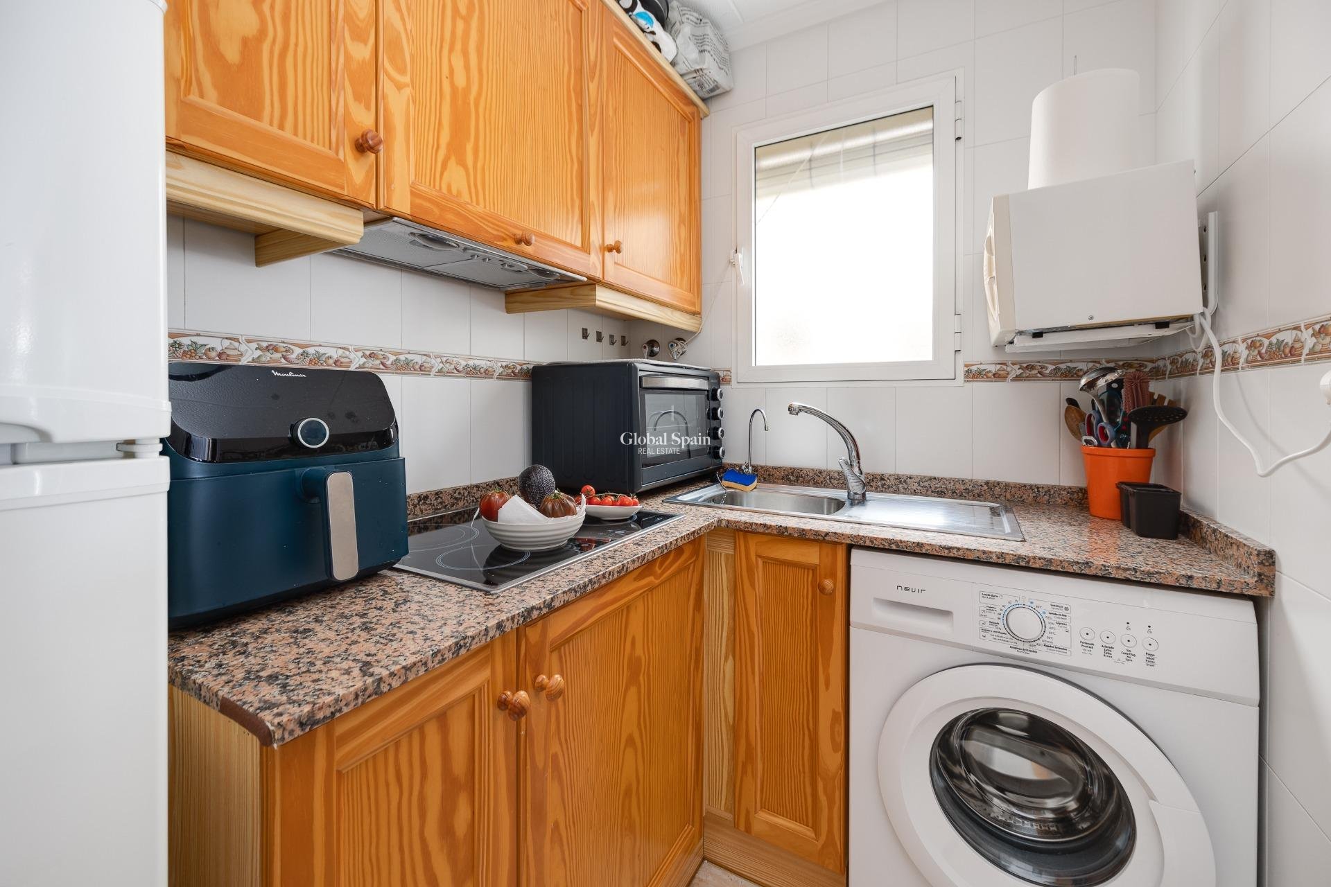 Wederverkoop - APPARTEMENT -
TORREVIEJA - Estacion de autobuses