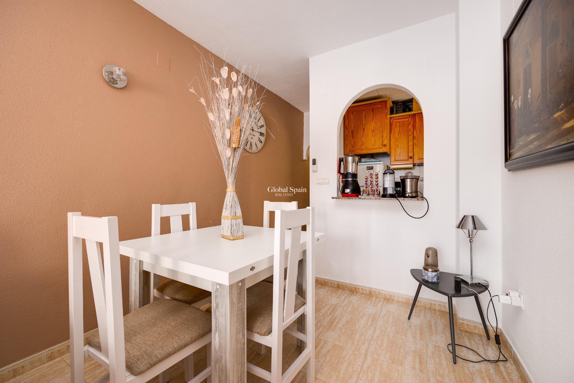 Wederverkoop - APPARTEMENT -
TORREVIEJA - Estacion de autobuses