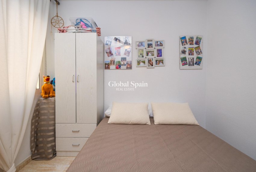 Wederverkoop - APPARTEMENT -
TORREVIEJA - Estacion de autobuses