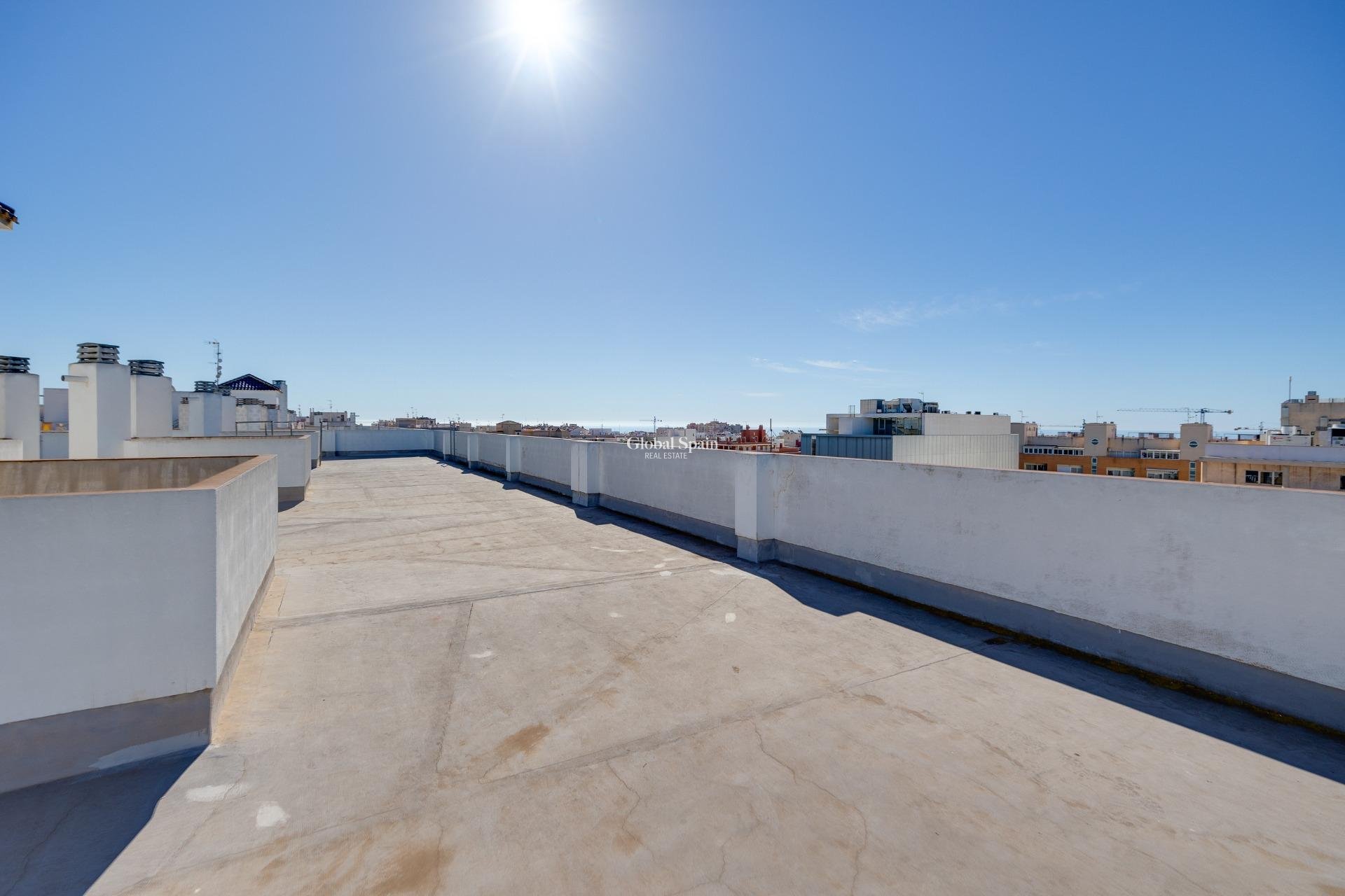 Wederverkoop - APPARTEMENT -
TORREVIEJA - Estacion de autobuses