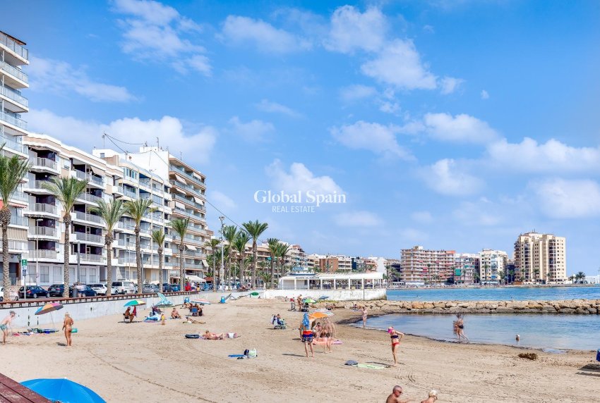 Wederverkoop - APPARTEMENT -
TORREVIEJA - Estacion de autobuses