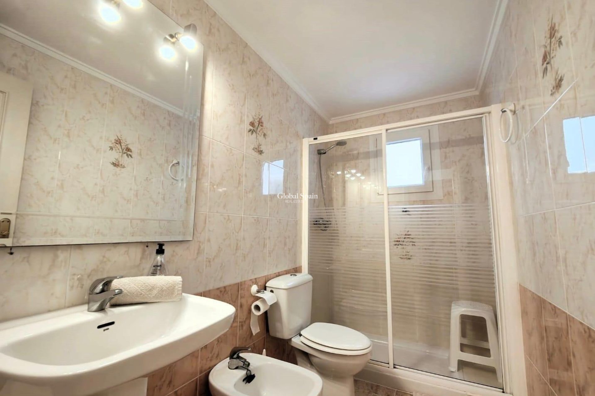 Wederverkoop - APPARTEMENT -
TORREVIEJA - Estacion de autobuses