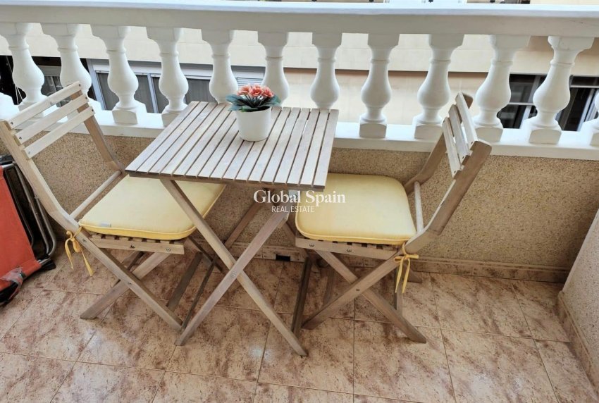 Wederverkoop - APPARTEMENT -
TORREVIEJA - Estacion de autobuses