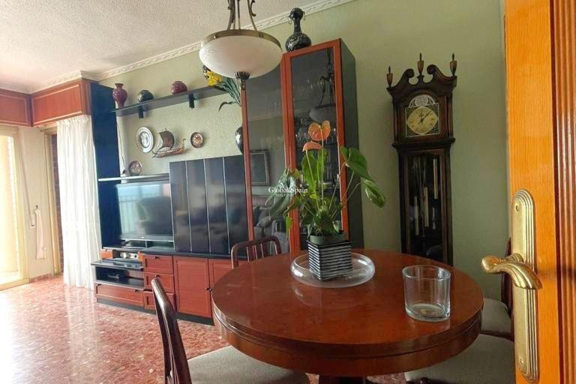 Wederverkoop - APPARTEMENT -
TORREVIEJA - Estacion de autobuses