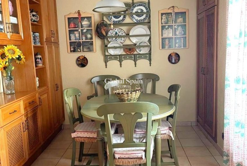 Wederverkoop - APPARTEMENT -
TORREVIEJA - Estacion de autobuses