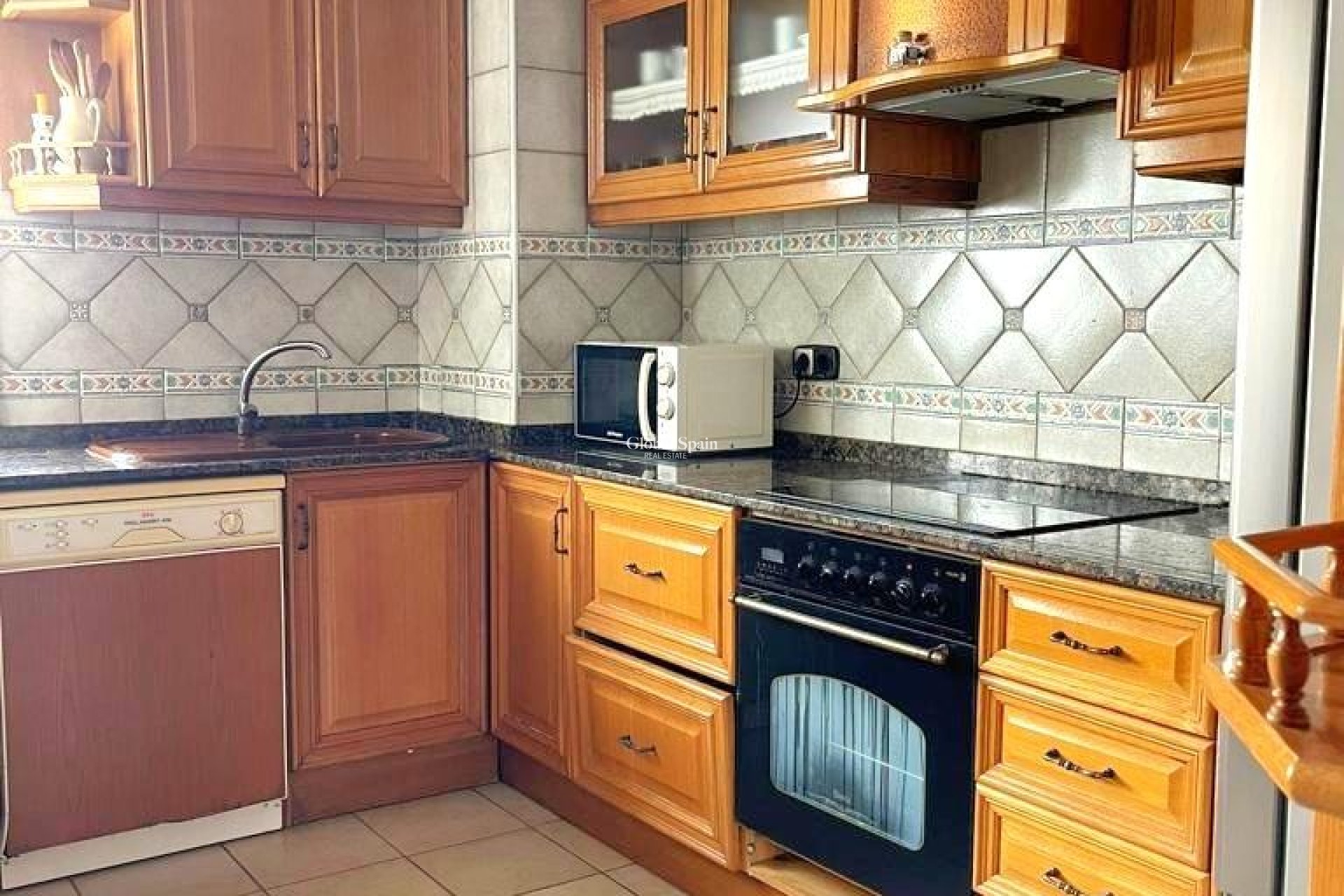 Wederverkoop - APPARTEMENT -
TORREVIEJA - Estacion de autobuses