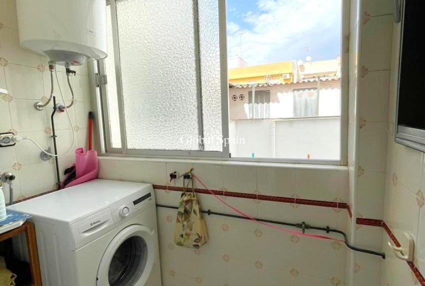 Wederverkoop - APPARTEMENT -
TORREVIEJA - Estacion de autobuses