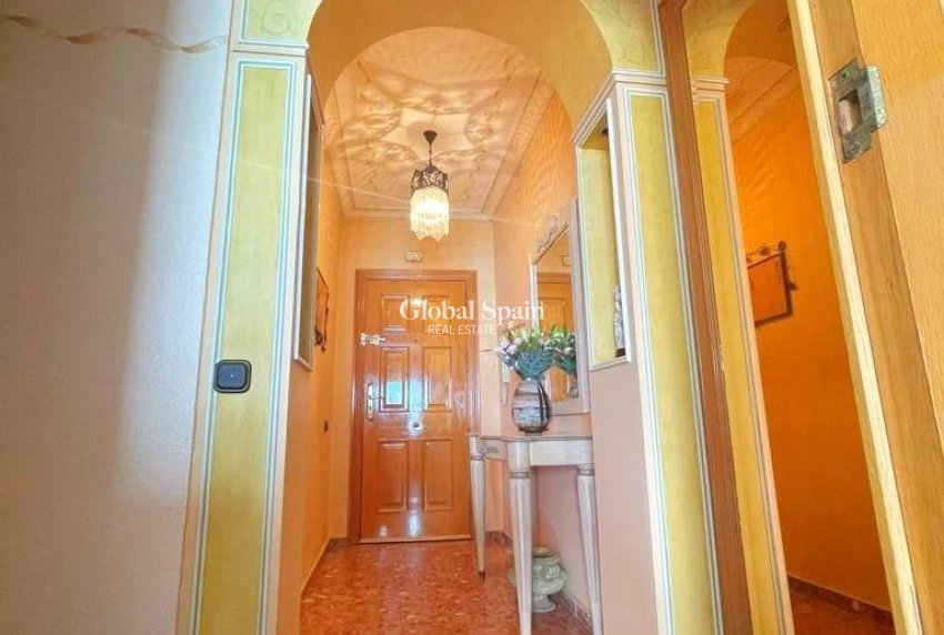 Wederverkoop - APPARTEMENT -
TORREVIEJA - Estacion de autobuses
