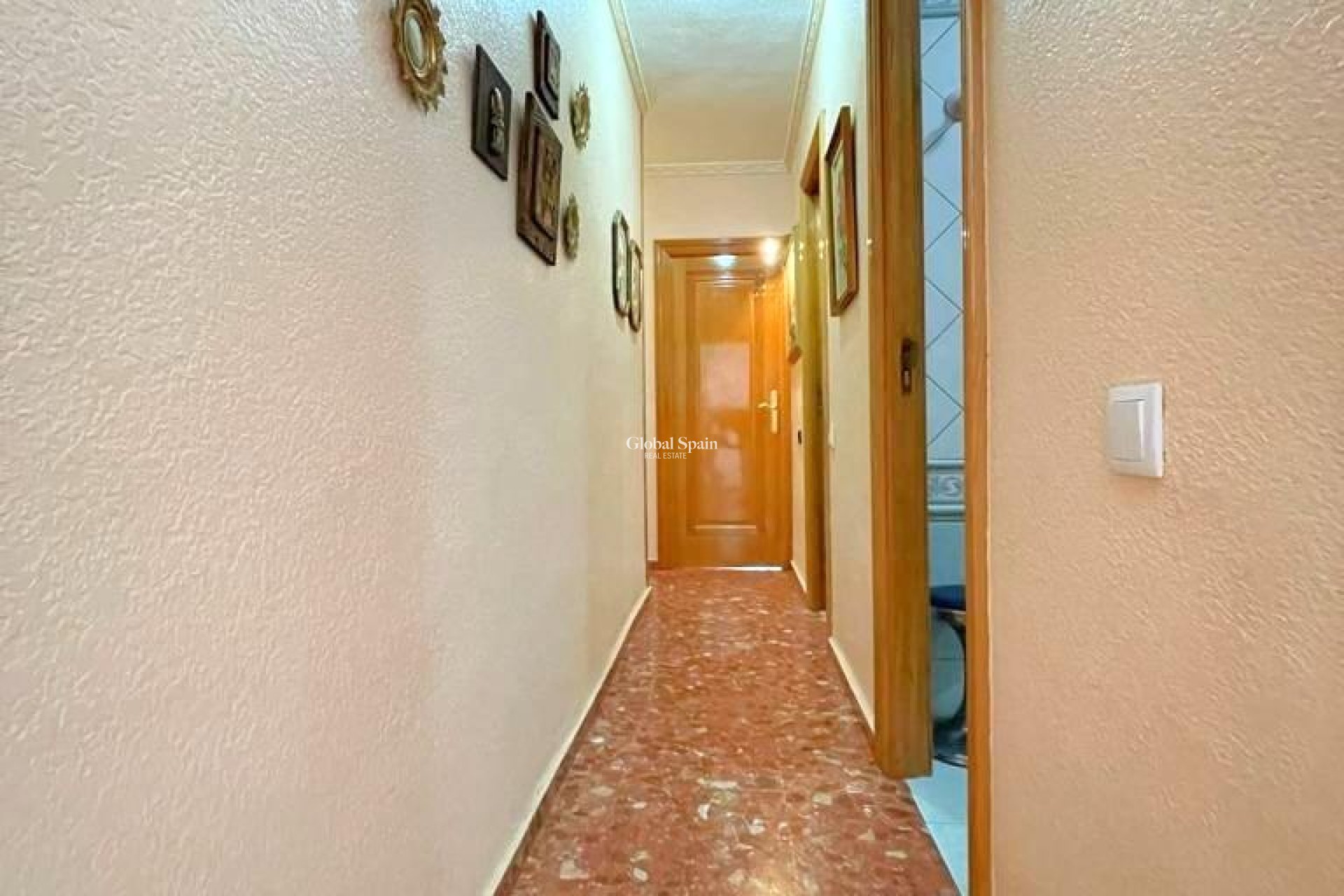 Wederverkoop - APPARTEMENT -
TORREVIEJA - Estacion de autobuses