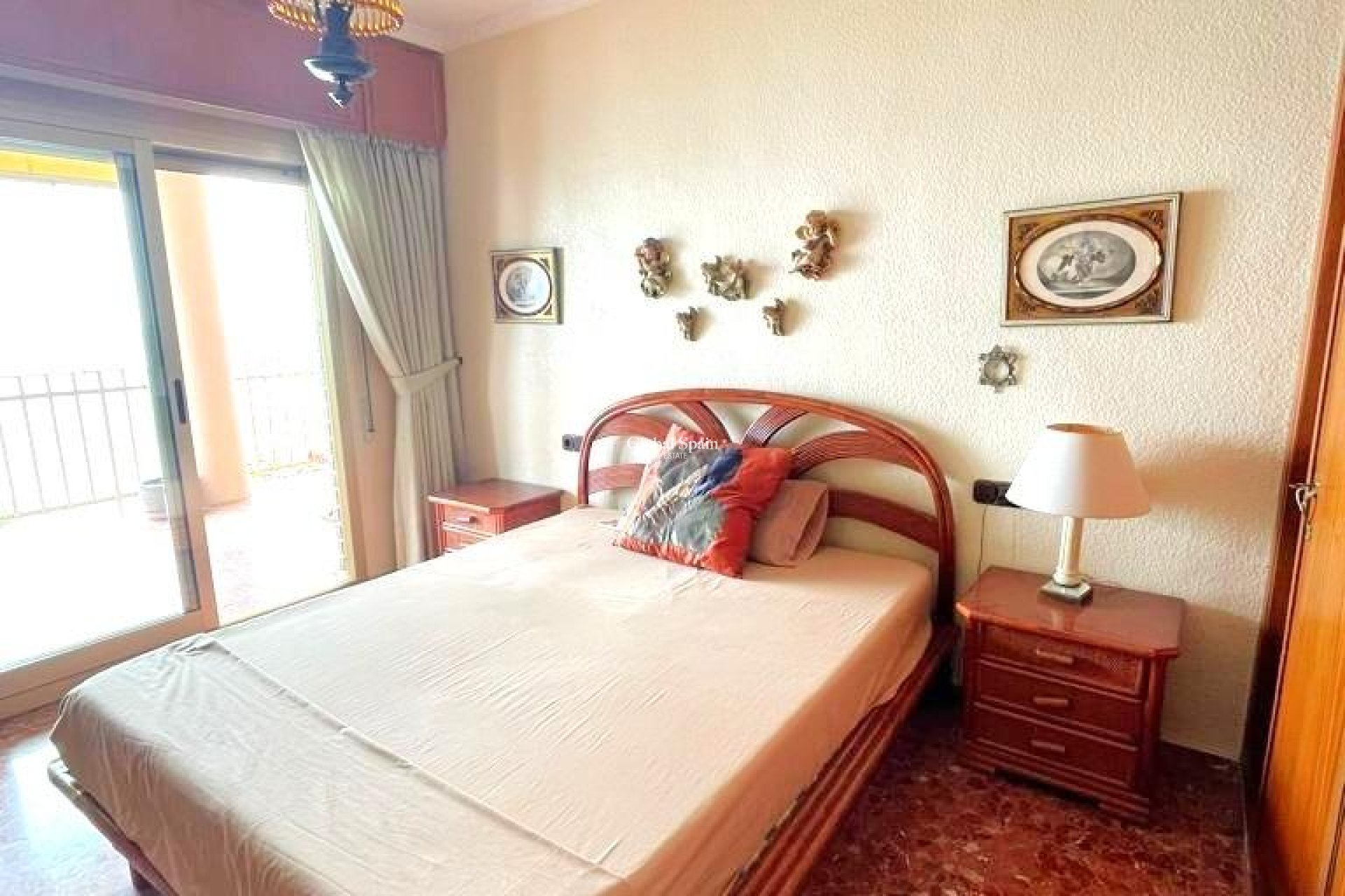 Wederverkoop - APPARTEMENT -
TORREVIEJA - Estacion de autobuses